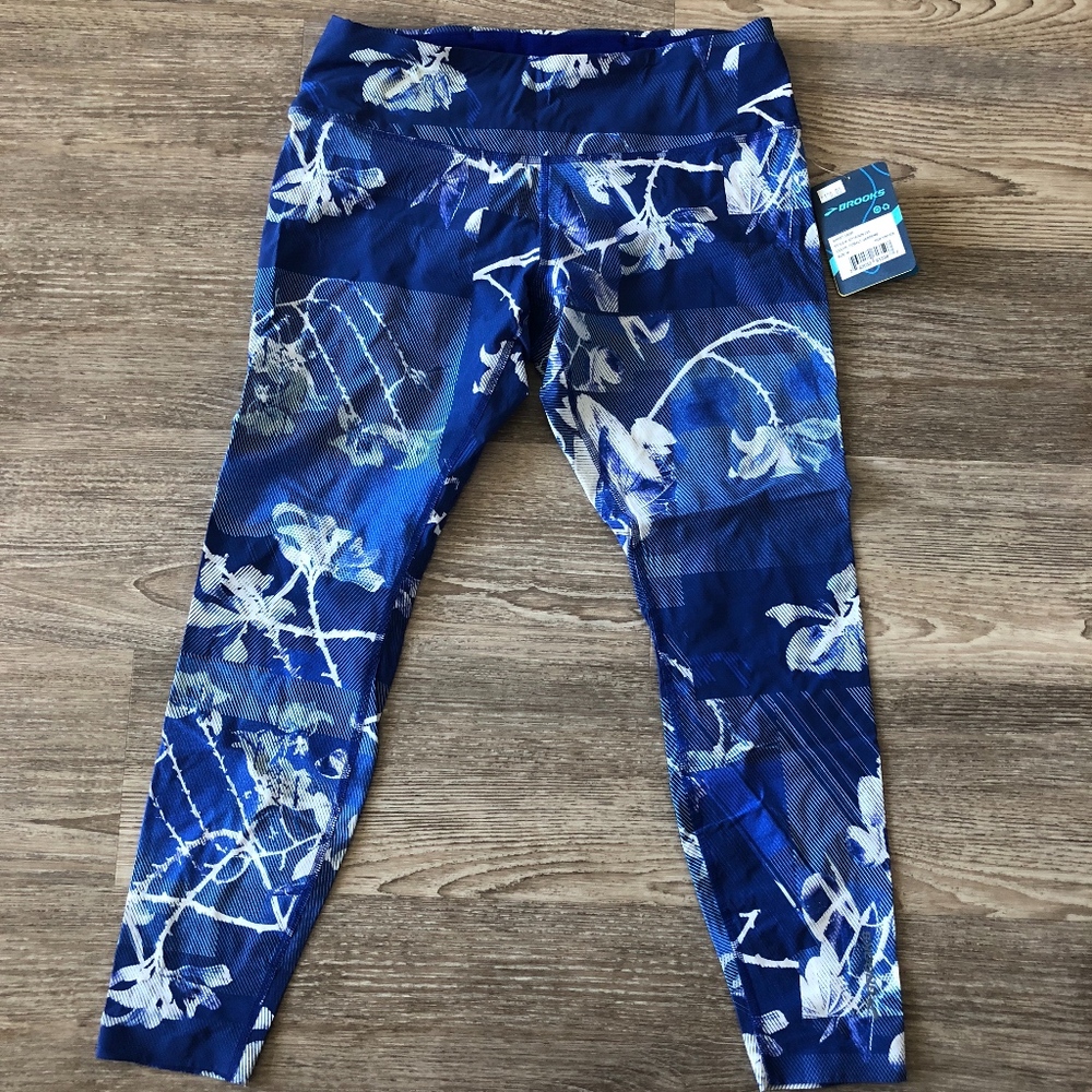Brooks Ghost crop